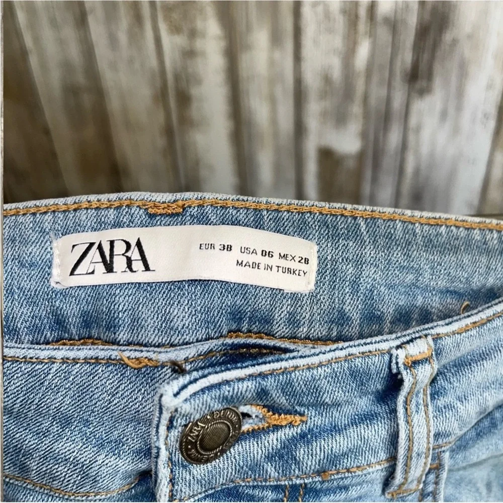 Zara Light Wash Side Embelished Fray Ankle Jeans Distressed Women’s 6 - Picture 7 of 8